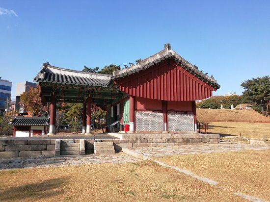 Seolleung T-Shaped Shrine